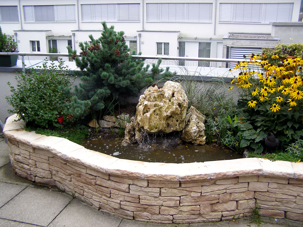 Steinbrunnen
